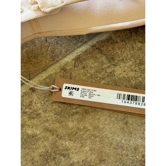 New Skims Wireless Form Push-up Bra Size 34D Sand - Picture 7 of 7